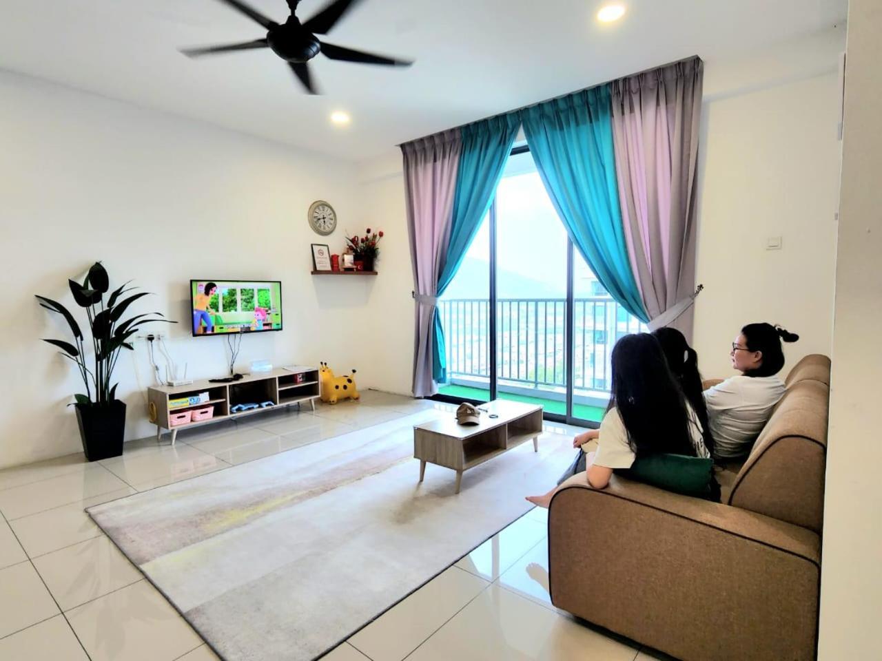 Ipoh Meru - Last Promo - No Wi-Fi - Spacious - 20Mins Tambun Or Ipoh Town - Pool View - Free 3 Parking By Happy Homestay Bagian luar foto